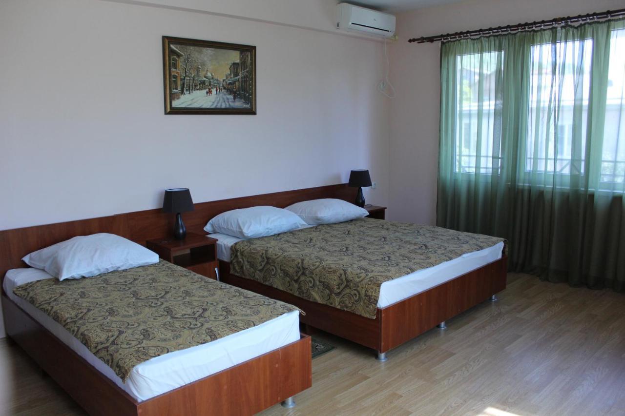 Guest House Zvanba Гагра Екстериор снимка